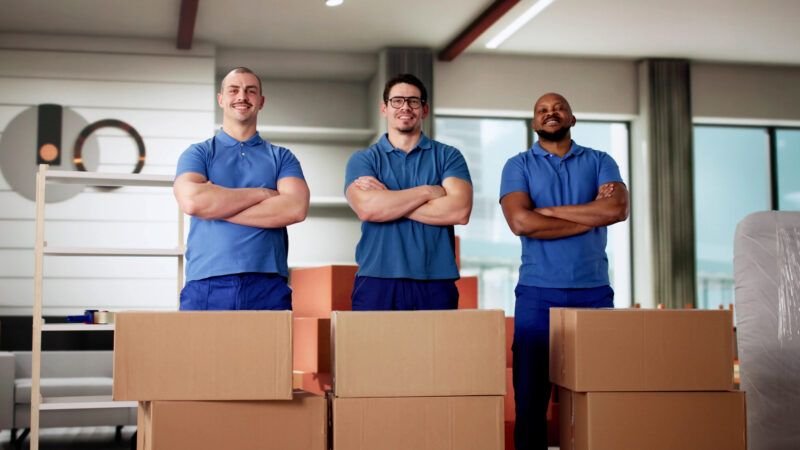 movers-men-house-boxes-arms-crossed-800x450